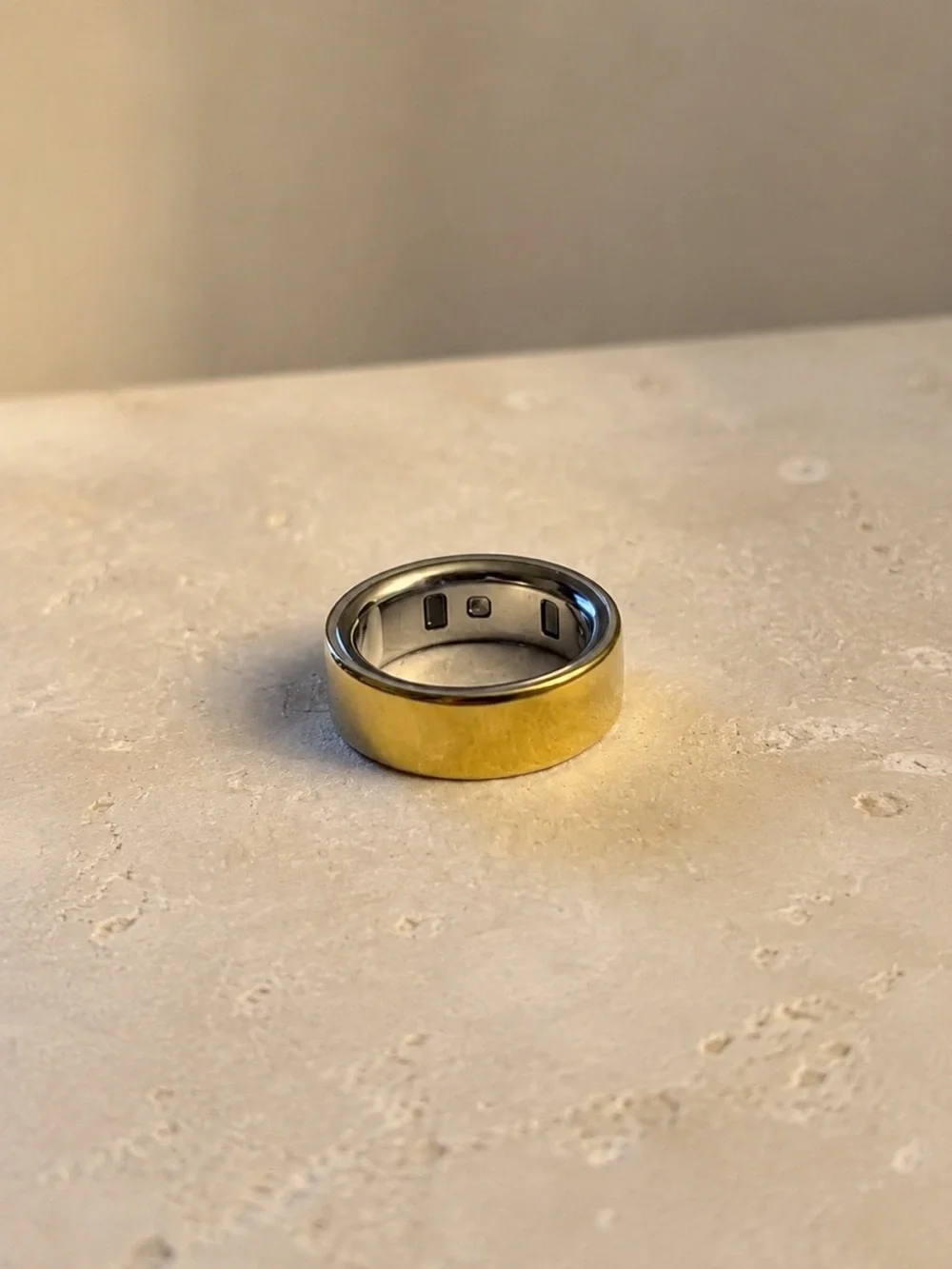 Oura Ring 4 Gold Size 9 – Excellent Condition + Charger & Box & Covers
